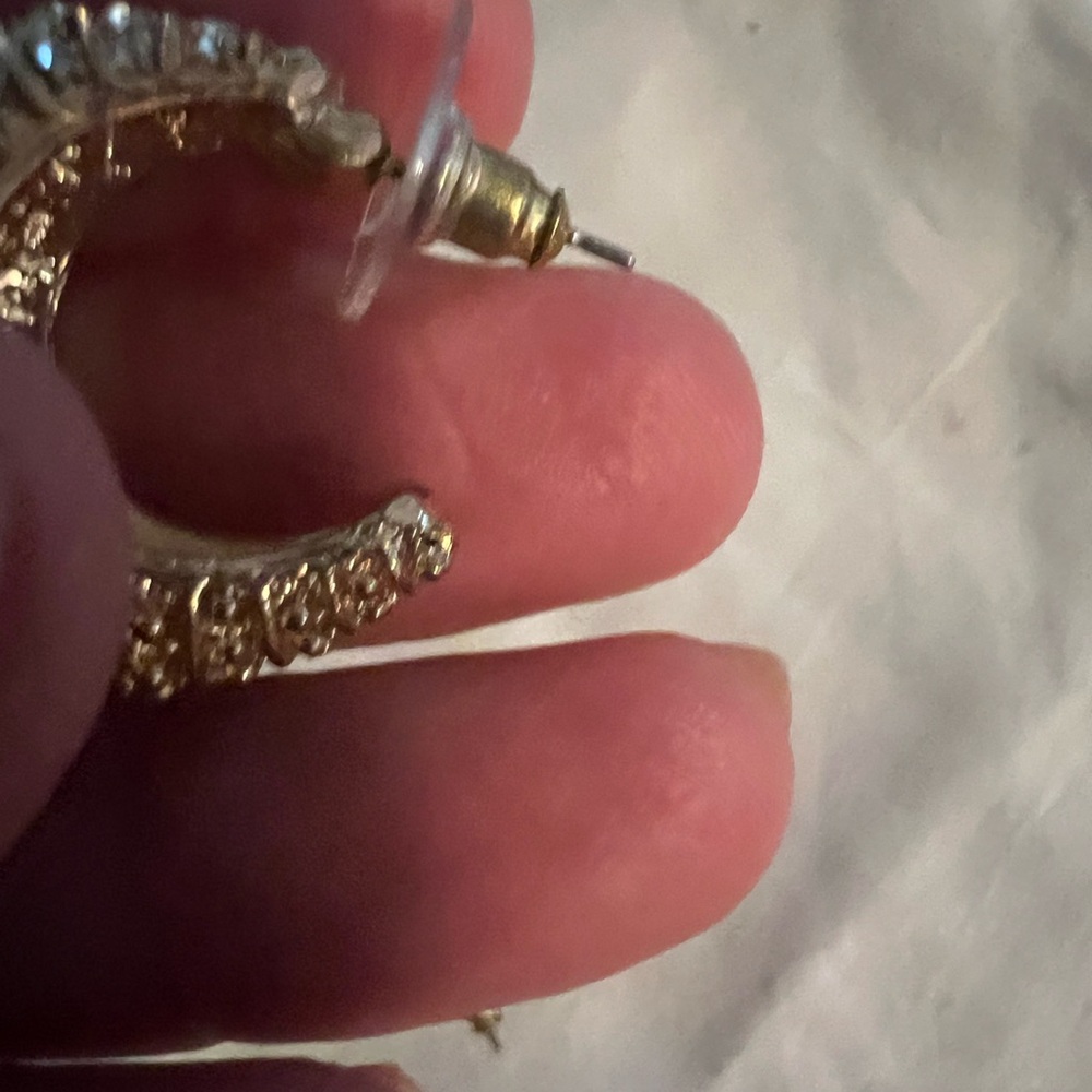 Elegant Gold Hoop Earrings - Picture 3 of 4